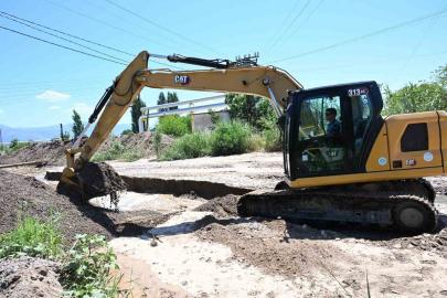 Alaşehir’de Zeytinçayı Deresi temizlendi, taşkın riskine önlem alındı