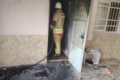 Arsuz’da evin depo bölümünde çıkan yangın söndürüldü