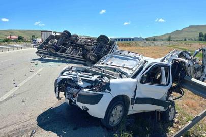 Aşkale’de feci trafik kazası: 1’i ağır 2 yaralı