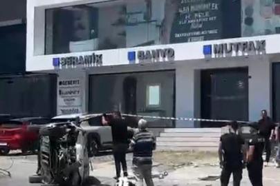Avcılar’da direksiyon hakimiyetini kaybeden sürücü E-5’ten yan yola uçtu