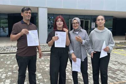Baba, anne ve 2 kızı sınavda birbirlerine rakip oldu