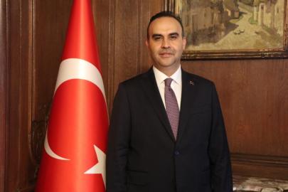 Bakan Kacır: "Fransa’daki 1 milyar doları aşan Türk yatırımları ve burada yaşayan 800 binden fazla vatandaşımız ülkelerimiz arasındaki bağları daha da zenginleştirmektedir"