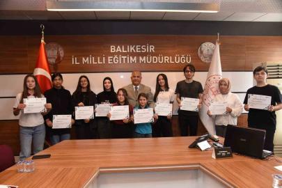 Balıkesir’de başarılı öğrenciler ödüllendirildi
