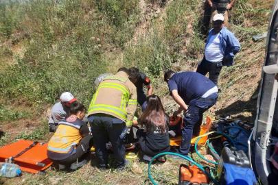 Balıkesir’de kamyon kazasında sürücü itfaiye ekiplerince kurtarıldı