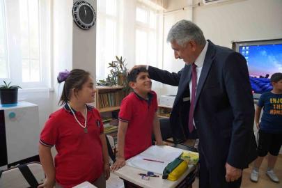 Başkan Hallaç’tan özel öğrencilere anlamlı ziyaret