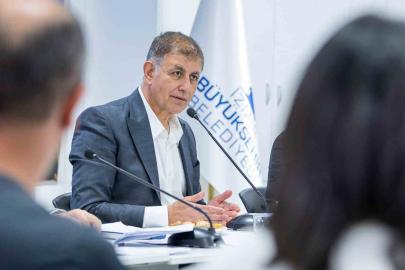 Başkan Tugay: "Zeytinin değerini ekonomiye yansıtmalıyız"