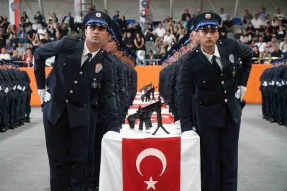 Bayburt’ta 342 polis adayı mezuniyet sevinci yaşadı