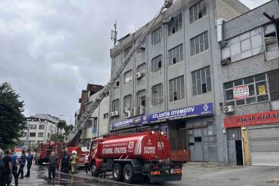 Bayrampaşa’da plastik eşya üretim atölyesinde yangın paniği