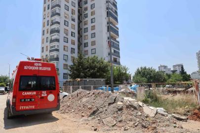 Belediye itfaiye binası için apartmanın istinat duvarını yıktı