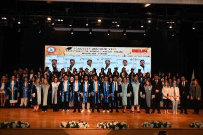 BEUN’da geleceğin hemşireleri, fizyoterapistleri ve sosyal hizmet uzmanları mezun oldu