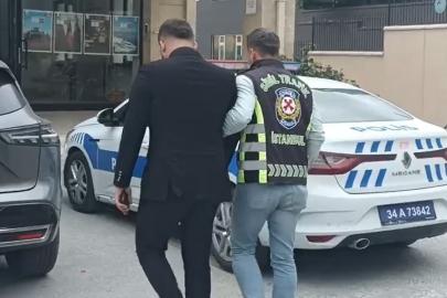 Beylikdüzü’nde araç sürücü motosikletliye saldırdığı anlar kamerada