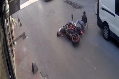 Beyoğlu’nda scooter kullanan 4 yaşındaki çocuğa motosiklet çarptı