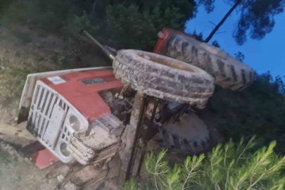 Bilecik’te devrilen traktörün sürücü yaralandı