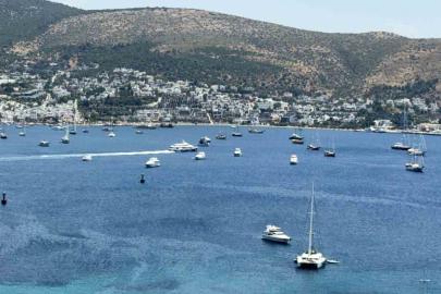 Bodrum koylarında yat kuşatması: Sezon açıldı, denizde yoğunluk başladı