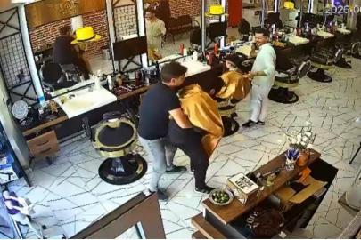 Boğazına kaçan erik parçası heimlich manevrasıyla çıkarıldı