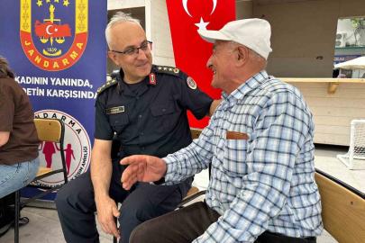 Burdur’da jandarmanın 187’nci kuruluş yıl dönümünü vatandaşlarla kutladı