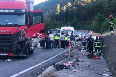 Burdur’da tır ile hafif ticari araç çarpıştı: 1 ölü, 1 yaralı