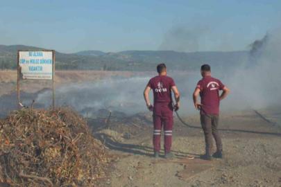 Burhaniye’de Karınca Deresinde çıkan ot yangını 3 saatte söndürüldü