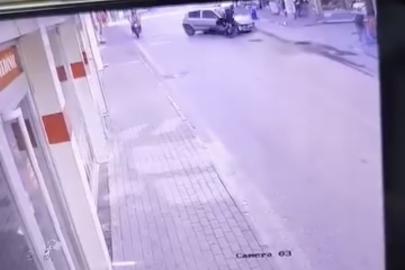 Bursa’da ilginç kaza...Yapay zeka değil, gerçek kaza görüntüsü