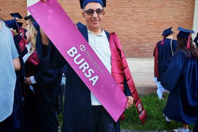 Bursa’nın aile hekimi Dr. Ahmet Kartal, 10’uncu diplomasını Eskişehir’de aldı
