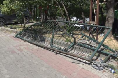 Büyükçekmece’de ortaokul önünde yaşanan kazada faciadan dönüldü: 2’si çocuk 6 yaralı