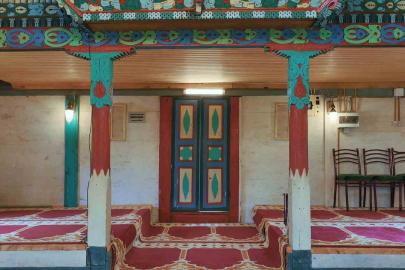 Camili Havzası’ndaki 175 yıllık ahşap cami babadan oğula korunuyor