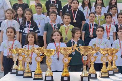 Çamlıca Koleji 332 lisanslı öğrenciyle 17 kupa ve 148 madalya kazandı