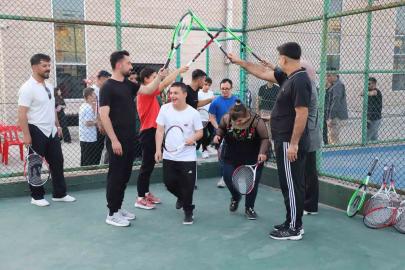 Cizre’de özel çocuklar için tenis şöleni