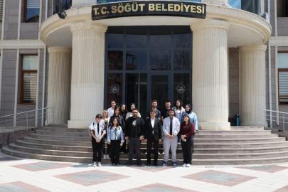 Çöp konteyneri akımına katılan öğrenciler Başkan Durgut’la buluştu