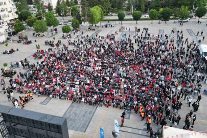 Çorum’da yüzlerce vatandaş A Milli Futbol Takımı’nı birlikte destekledi