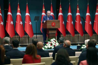 Cumhurbaşkanı Erdoğan: "Ana muhalefet partisi içindeki tartışmaların hiçbiri bizi ilgilendirmiyor"