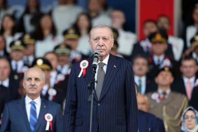 Cumhurbaşkanı Erdoğan: "Zor, hassas ve mesuliyeti fevkalade yüksek bir görevi icra eden emniyet teşkilatımızın talep ve beklentilerini asla göz ardı etmiyoruz"