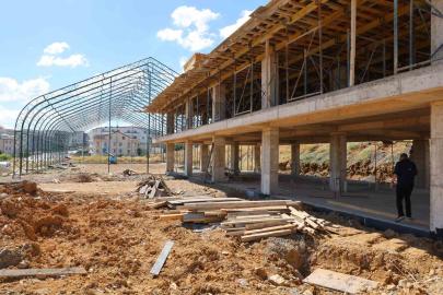 Darıca’da 100 milyon lira destekli spor kompleksinin inşası sürüyor