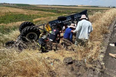 Diyarbakır’da takla atan traktörün altında kalan sürücüsü yaralandı