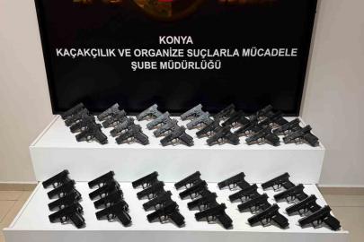 Durdurulan araçtan 65 ruhsatsız tabanca çıktı