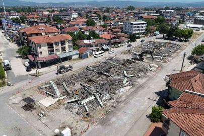 Düzce’de riskli yapılar temizliyor