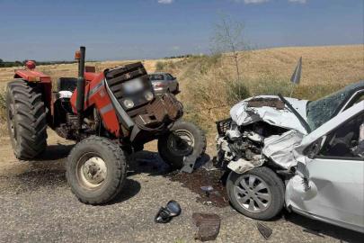 Edirne’de traktör ile otomobil çarpıştı: 2 yaralı
