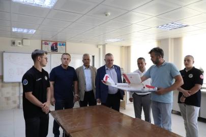 Edremit Anadolu İmam Hatip Lisesinin dünya şampiyonu İHA takımlarına Başkan Ertaş’tan teknoloji desteği