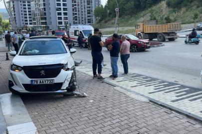 Ehliyetsiz sürücünün karıştığı kazada anne ile kızı yaralandı