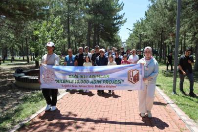 Elazığ’da çocuklar ve gençler, aileleriyle birlikte yürüdü