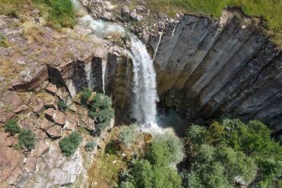 Elazığ’da saklı doğa harikası: Nişankaya Şelalesi ve doğal kanyon