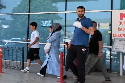 Elini makineye kaptıran işçinin parmağı koptu