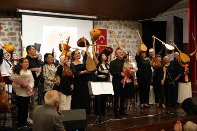 Emekli astsubaylardan Babalar Günü’ne özel türkü şöleni