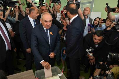 Ermenistan’da halk genel seçimler için sandık başında