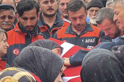 Eşi tabutuna son kez sarıldı, babası namazını kıldırdı: AFAD personeline hüzünlü veda