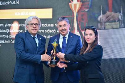Eskişehir Valisi Yılmaz, ’Yılın Mülki İdare Amiri’ seçildi