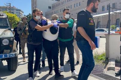 Eskişehir’de neo-nazi sembolü olan hücum yeleği ile 5 kişiyi bıçaklayan saldırgan hayatını kaybetti