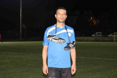 Eskişehir’in en yaşlı amatör futbolcusu 39 yıllık kariyerine veda etti