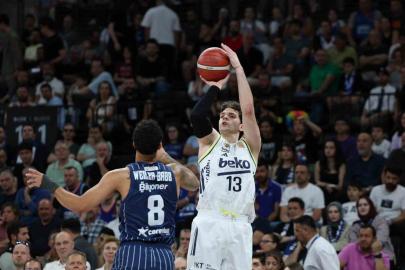 Fenerbahçe final şansını bir sonraki maça bıraktı