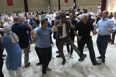 Fildişi Sahilli gençler düğününde halay ve yöresel oyunlarla ilgi odağı oldu